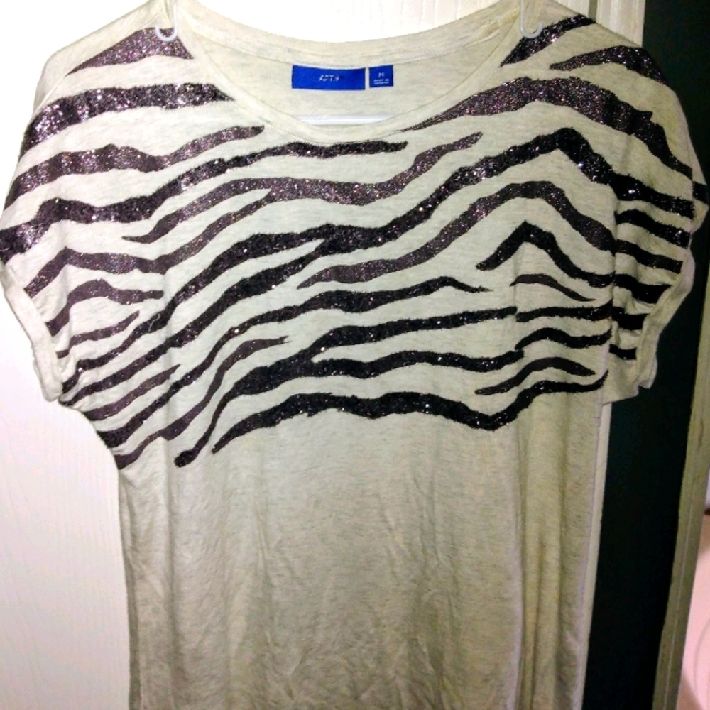**$4 for $15***  Cute shirt Apt 9